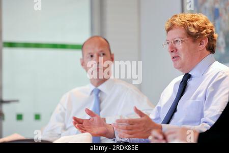 London, Großbritannien. 07. November 2013. Bild von Simon Wilkinson/SWpix.com 07/11/2013 - Niederlassungen von Terra Firma Capital Partners, Guernsey und London - DATEIBILD von 2013 - Guy Hands, Chairman und Chief Executive Officer von Terra Firma Capital Partners Credit: SWpix/Alamy Live News Stockfoto