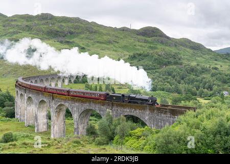 45212, 2 Y68 Fort William nach Mallaig 'der Jakobit'. Glenfinnan, Fort William, Highlands, Schottland, Großbritannien. 14. Juli 2023 Foto von Richard Holmes. Stockfoto