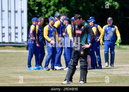 Clydach, Wales. 3. Juni 2023 Batsman Gareth Ansell von Chepstow während des Zweiten Spiels der South Wales Premier Cricket League Division zwischen Clydach und Chepstow im Waverley Park in Clydach, Wales, Großbritannien am 3. Juni 2023. Kredit: Duncan Thomas/Majestic Media. Stockfoto