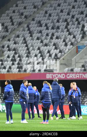 DUNEDIN - Spieler der niederländischen Nationalmannschaft bei einer Inspektion des überdachten Stadions Forsyth Barr am Vorabend des Spiels gegen Portugal. Die Orange bereitet sich auf das erste Gruppenspiel bei der Weltmeisterschaft in Neuseeland und Australien vor. ANN BLAKE ARMSTRONG Stockfoto