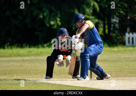 Clydach, Wales. 3. Juni 2023 Rhodri Davies aus Clydach beim zweiten Spiel der South Wales Premier Cricket League Division zwischen Clydach und Chepstow im Waverley Park in Clydach, Wales, UK am 3. Juni 2023. Kredit: Duncan Thomas/Majestic Media. Stockfoto