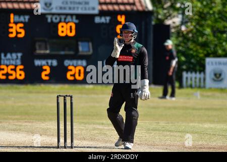 Clydach, Wales. 3. Juni 2023 Wicketkeeper Harry Hughes von Chepstow während des Zweiten Spiels der South Wales Premier Cricket League Division zwischen Clydach und Chepstow im Waverley Park in Clydach, Wales, Großbritannien am 3. Juni 2023. Kredit: Duncan Thomas/Majestic Media. Stockfoto