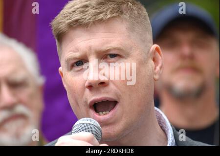 Eddie Dempsey - Assistant General Secretary RMT Union - sprach auf einer AKTIENVERANSTALTUNG am Leicester Square und unterstützte die amerikanischen Schauspieler der sag-AFTRA... Stockfoto