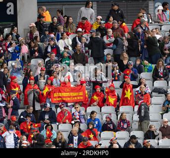 Auckland, Neuseeland. 22. Juli 2023. Auckland, Neuseeland, Juli 22. 2023: Im Eden Park in Auckland, Neuseeland, werden Fans Vietnams während des Fußballspiels der FIFA Womens World Cup 2023 zwischen den USA und Vietnam gesehen. (Ane Frosaker/SPP) Kredit: SPP Sport Press Photo. Alamy Live News Stockfoto