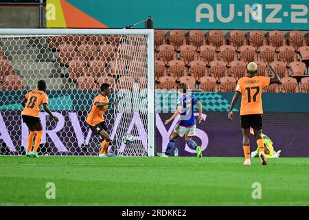 Hamilton, Neuseeland. 22. Juli 2023. Miyazawa Hinata (3. l) aus Japan trifft beim Spiel der Gruppe C zwischen Sambia und Japan bei der FIFA Women's World Cup in Hamilton, Neuseeland, am 22. Juli 2023. Kredit: Zhu Wei/Xinhua/Alamy Live News Stockfoto