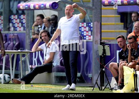 BRÜSSEL - RSC Anderlecht Coach Brian Riemer während des Freundschaftsspiels zwischen RSC Anderlecht und Ajax Amsterdam im Lotto Park am 22. Juli 2023 in Brüssel, Belgien. ANP GERRIT VAN KOLOLEN Stockfoto