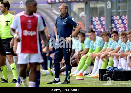 BRÜSSEL - Ajax Coach Maurice Steijn während des Freundschaftsspiels zwischen RSC Anderlecht und Ajax Amsterdam im Lotto Park am 22. Juli 2023 in Brüssel, Belgien. ANP GERRIT VAN COLOGNE Stockfoto