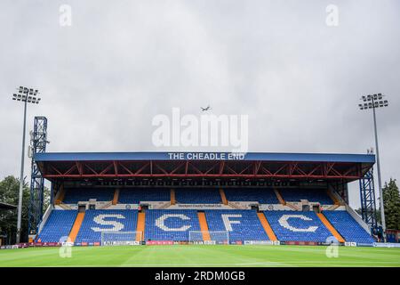 Stockport, Großbritannien. 22. Juli 2023. Allgemeiner Blick auf den Edgeley Park vor dem Vorsaison-Spiel Stockport County vs Huddersfield Town im Edgeley Park Stadium, Stockport, Großbritannien, 22. Juli 2023 (Foto von Ben Roberts/News Images) in Stockport, Großbritannien, am 7./22. Juli 2023. (Foto: Ben Roberts/News Images/Sipa USA) Guthaben: SIPA USA/Alamy Live News Stockfoto