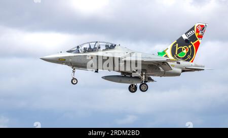 Alenia Aermacchi M-346 Master, mit einem speziellen Kunstwerk aus der Schwanzflosse zur Feier seines hundertjährigen Bestehens auf der Royal International Air Tattoo 2023. Stockfoto