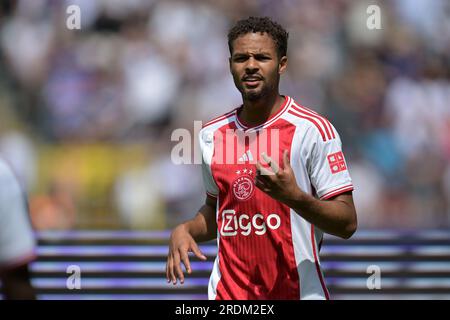 BRÜSSEL - Devyne Rensch von Ajax während des Freundschaftsspiels zwischen RSC Anderlecht und Ajax Amsterdam im Lotto Park am 22. Juli 2023 in Brüssel, Belgien. ANP GERRIT VAN KOLOLEN Stockfoto