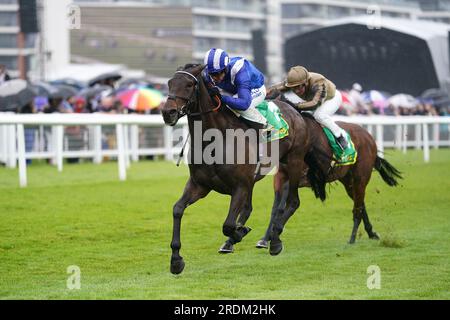 Al Aasy fuhr mit Jockey Jim Crowley nach Hause, um beim Weatherbys Super Sprint Day auf der Rennbahn Newbury, Berkshire, die bet365 Einsätze zu gewinnen. Bilddatum: Samstag, 22. Juli 2023. Stockfoto