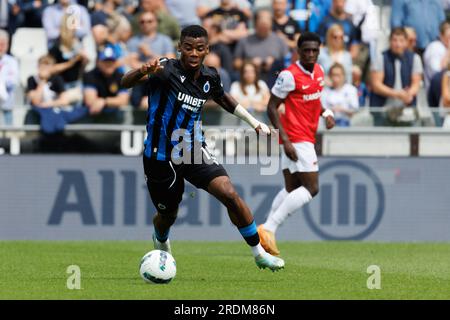 Barendrecht, Belgien. 22. Juli 2023. Raphael Onyedika des Clubs in Aktion während eines freundlichen Fußballspiels zwischen dem belgischen Club Brügge KV und dem niederländischen AZ Alkmaar, Samstag, den 22. Juli 2023 in Brügge, um sich auf die kommende Saison 2023-2024 vorzubereiten. BELGA FOTO KURT DESPLENTER Kredit: Belga News Agency/Alamy Live News Stockfoto