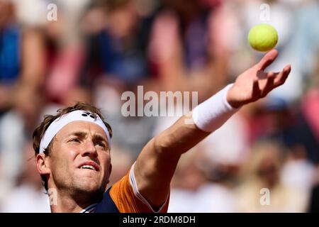 Casper Ruud, Norwegen, im Kampf gegen Lorenzo Musetti, Italien, während des Halbfinalspiels beim Swedish Open ATP-Tennisturnier am Samstag, den 22. Juli 2023 in Bastad, Schweden. Foto: Anders Bjuro/TT/Code 11830 ***SCHWEDEN AUS*** Stockfoto