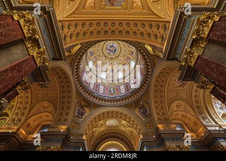Die Decke der St.-Stephans-Basilika, Budapest, Ungarn Stockfoto