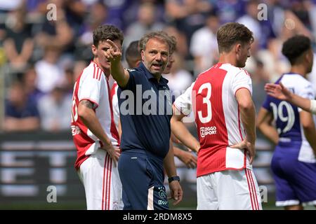 BRÜSSEL - Ajax Coach Maurice Steijn c) nach dem Freundschaftsspiel zwischen RSC Anderlecht und Ajax Amsterdam im Lotto Park am 22. Juli 2023 in Brüssel, Belgien. ANP GERRIT VAN COLOGNE Stockfoto