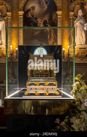 Die Heilige Rechte des Königs St. Stephen in der St.-Stephans-Basilika, Budapest, Ungarn Stockfoto