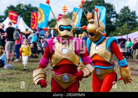 21. Juli 2023, Macclesfield, Vereinigtes Königreich: 21. Juli 2023 , Macclesfield UK : Alien Fancy Dress at the Bluedot Festival , Jodrell Bank Observatory, Cheshire UK. (Kreditbild: © Andy von Pip/ZUMA Press Wire) NUR REDAKTIONELLE VERWENDUNG! Nicht für den kommerziellen GEBRAUCH! Stockfoto