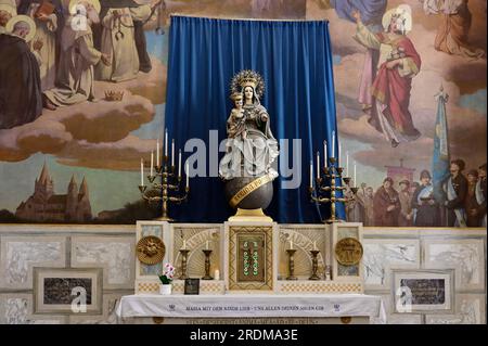 Wien, Österreich. 19. Juli 2023. Pfarrkirche St. Francis von Assisi. Der Altar von Mary Stockfoto