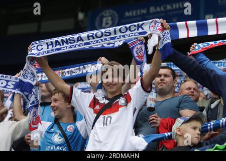 Rostock, Deutschland, 22, Juli 2023 Hansa Rostock Fans während F.C. Hansa Rostock gegen Sevilla F.C.. Kredit: Fabideciria. Stockfoto
