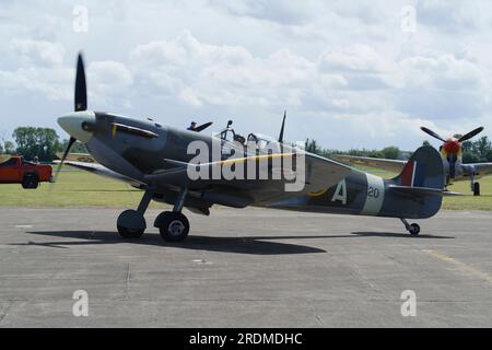 Vickers Supermarine, Spitfire, VB, EP120, G-LFVB, Flying Legends 2023, Church Fenton, Leeds, Stockfoto