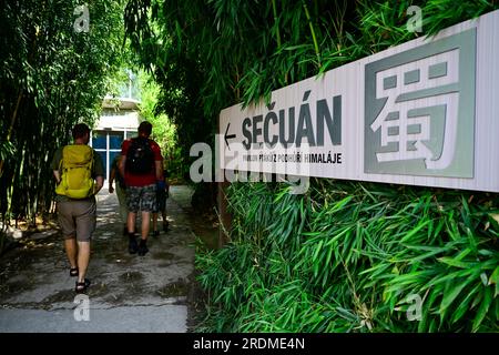 Prag, Tschechische Republik. 22. Juli 2023. Die Eröffnungszeremonie der Sichuan-Voliere im Prager Zoo, die es den seltenen Vögeln der Ausläufer des Himalaja ermöglichen wird, sich in den Außenbereichen aufzuhalten, Prag, Tschechische Republik, 22. Juli 2023. Kredit: Roman Vondrous/CTK Photo/Alamy Live News Stockfoto