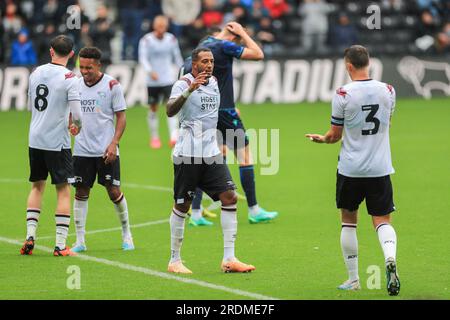 Derby, Großbritannien. 22. Juli 2023. Derby County Forward Nathaniel Mendez-Laing (11) erzielt ein TOR von 2-0 und feiert mit dem Verteidiger von Derby County Craig Forsyth (3) beim Spiel Derby County FC gegen Stoke City FC Craig Forsyth Testimonial im Pride Park Stadium, Derby, Großbritannien, am 22. Juli 2023. Credit: Every Second Media/Alamy Live News Stockfoto