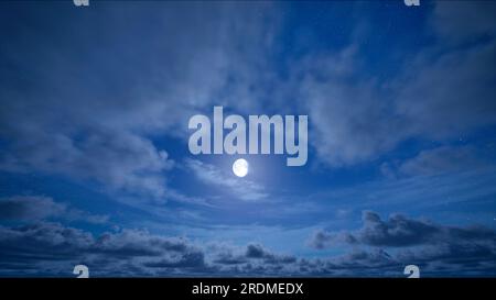Vollmondnacht und blauer Sternenhimmel mit sich bewegenden Wolken. Der Mond am bewölkten Himmel. Hintergrundinformationen zu Weihnachten. Wunderschöne Wolkenlandschaft Stockfoto