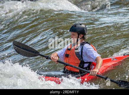 Canon City, Colorado - 21. Juli 2023: Besucher der verschiedenen Veranstaltungen des Royal Gorge Whitewater Festivals, einer beliebten jährlichen Veranstaltung in Canon City Stockfoto