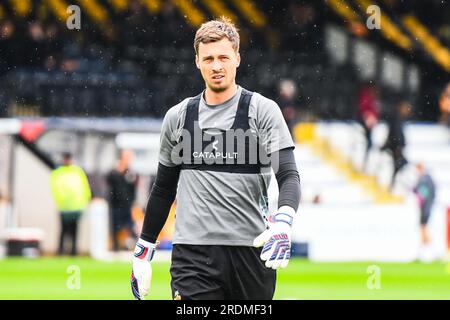 Torwart Jack Stevens (1 cambridge united): Wärmen Sie sich am Samstag, den 22. Juli 2023, während des Vorsaison-Freundschaftsspiels zwischen Cambridge United und Ipswich Town im R Costings Abbey Stadium in Cambridge auf. (Foto: Kevin Hodgson | MI News) Guthaben: MI News & Sport /Alamy Live News Stockfoto