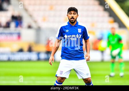 Massimo Luongo (25 Ipswich Town) während des Vorsaison Freundschaftsspiels zwischen Cambridge United und Ipswich Town im R Costings Abbey Stadium, Cambridge am Samstag, den 22. Juli 2023. (Foto: Kevin Hodgson | MI News) Guthaben: MI News & Sport /Alamy Live News Stockfoto