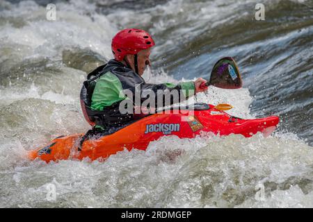 Canon City, Colorado - 21. Juli 2023: Besucher der verschiedenen Veranstaltungen des Royal Gorge Whitewater Festivals, einer beliebten jährlichen Veranstaltung in Canon City Stockfoto