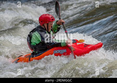 Canon City, Colorado - 21. Juli 2023: Besucher der verschiedenen Veranstaltungen des Royal Gorge Whitewater Festivals, einer beliebten jährlichen Veranstaltung in Canon City Stockfoto