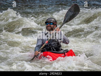 Canon City, Colorado - 21. Juli 2023: Besucher der verschiedenen Veranstaltungen des Royal Gorge Whitewater Festivals, einer beliebten jährlichen Veranstaltung in Canon City Stockfoto