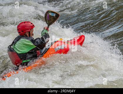 Canon City, Colorado - 21. Juli 2023: Besucher der verschiedenen Veranstaltungen des Royal Gorge Whitewater Festivals, einer beliebten jährlichen Veranstaltung in Canon City Stockfoto