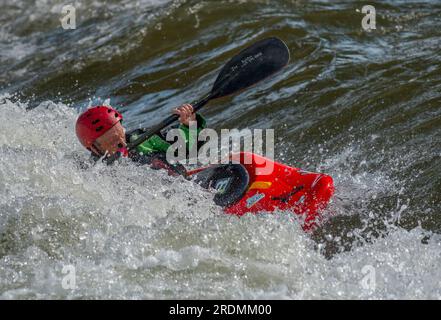 Canon City, Colorado - 21. Juli 2023: Besucher der verschiedenen Veranstaltungen des Royal Gorge Whitewater Festivals, einer beliebten jährlichen Veranstaltung in Canon City Stockfoto