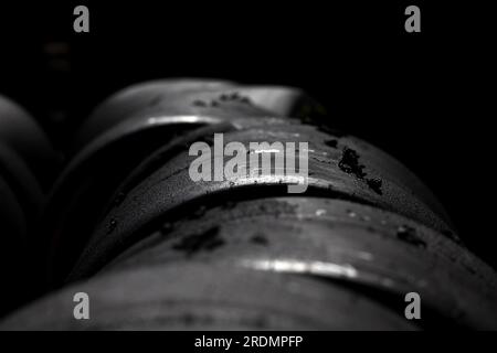 Budapest, Ungarn. 22. Juli 2023. Gebrauchte Pirelli-Reifen. Formel-1-Weltmeisterschaft, Rd 12, ungarischer Grand Prix, Samstag, 22. Juli 2023. Budapest, Ungarn. Kredit: James Moy/Alamy Live News Stockfoto