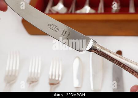 Regalia Messer aus Canteen Service Besteckset in Silber, traditionelle Perlenform Stockfoto