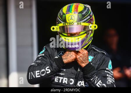 Budapest, Ungarn. 22. Juli 2023. Lewis Hamilton von Mercedes endet am 22. Juli 2023 in Budapest, Ungarn, auf der Pole der Qualifizierung vor dem Großen Preis von Ungarn F1. (Kreditbild: © Beata Zawrzel/ZUMA Press Wire) NUR REDAKTIONELLE VERWENDUNG! Nicht für den kommerziellen GEBRAUCH! Kredit: ZUMA Press, Inc./Alamy Live News Stockfoto