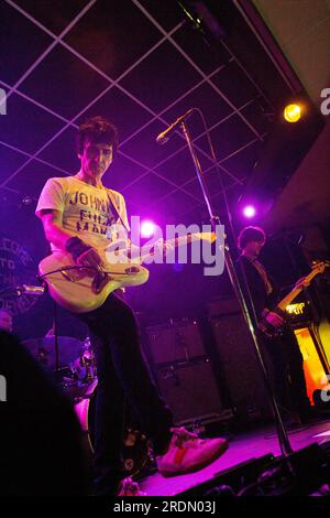 Johnny Marr (ex The Smiths) tritt am 24. März 2014 mit gebrochener Hand im Brudenell Social Club in Leeds auf Stockfoto