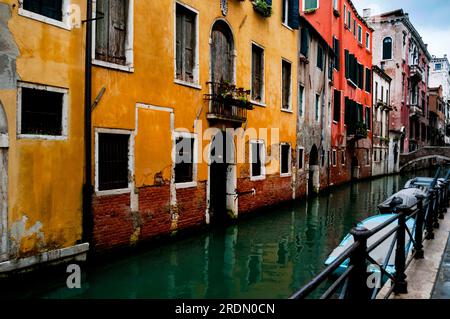 Kanalwasserportale und Renaissance-Architektur in Venedig, Italien. Stockfoto