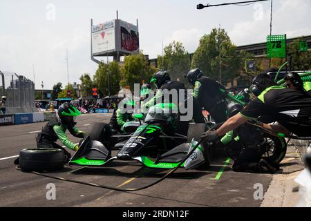 Toronto, ON, Kanada. 16. Juli 2023. Juli 16, 2023-Toronto, ON: Die Crew von Juncos-Hollinger Racing führt während der Honda Indy Toronto am Exhibtion Place in Toronto einen Boxenstopp auf. (Kreditbild: © Walter G. Arce Sr./ZUMA Press Wire) NUR REDAKTIONELLE VERWENDUNG! Nicht für den kommerziellen GEBRAUCH! Stockfoto