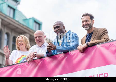 Berlin, Deutschland. 22. Juli 2023. Berlin, Deutschland. Juli 22. 2023. Bundestagspräsident Bärbel Bas, der Bürgermeister von Berlin, Kai Wegner, Kultursenator Joe Chialo, Alfonso Pantisano SPD , Queer Commissioner des Staates Berlin bei der Christopher Street Day (CSD) Parade in Berlin. Kredit: Freelance Fotograf/Alamy Live News Stockfoto