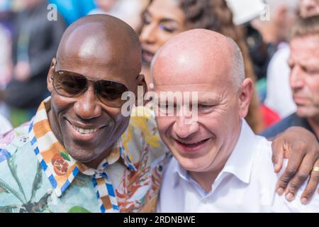 Berlin, Deutschland. 22. Juli 2023. Berlin Pride - CSD Kai Wegner (Vorstandsvorsitzender Bürgermeister von Berlin, CDU), Joe Chialo (Kultursenator, Berlin) zum Beginn der Berliner CSD am 22. Juli 2023 in Berlin. Kredit: Freelance Fotograf/Alamy Live News Stockfoto