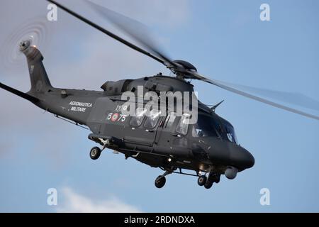 Die italienische Luftwaffe Leonardo HH-139B zeigt auf der Royal International Air Tattoo 2023. Stockfoto