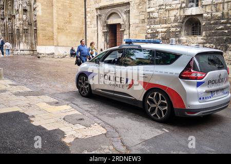 Polizeiauto in der Altstadt von Aix en Provence Frankreich Stockfoto