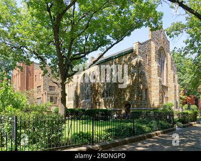 Clinton Hill Historic District: 350 Clinton Avenue, Cadman Memorial Church, neogotische Steinkirche aus dem Jahr 1922. Stockfoto