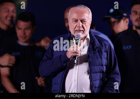 Der italienische Präsident des WLA Neapel, Aurelio De Laurentiis, spricht während der offiziellen Präsentation des WLA Neapel von 2023 bis 24. Stockfoto