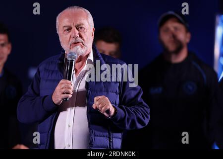 Der italienische Präsident des WLA Neapel, Aurelio De Laurentiis, spricht während der offiziellen Präsentation des WLA Neapel von 2023 bis 24. Stockfoto