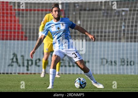 Marlon Frey (TSV München 1860), Action, Einzelaktion, Einzelbild, Ausschnitt, Ganzkörperschuss, Ganzfigur 1. FC Nürnberg - TSV München 1860 Fußball. Blitz-Turnier im Alpenbauer Sportpark Unterhaching am 22. Juli 2023. ? Stockfoto