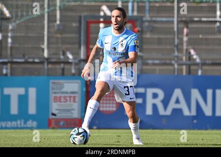 Marlon Frey (TSV München 1860), Action, Einzelaktion, Einzelbild, Ausschnitt, Ganzkörperschuss, Ganzfigur 1. FC Nürnberg - TSV München 1860 Fußball. Blitz-Turnier im Alpenbauer Sportpark Unterhaching am 22. Juli 2023. ? Stockfoto